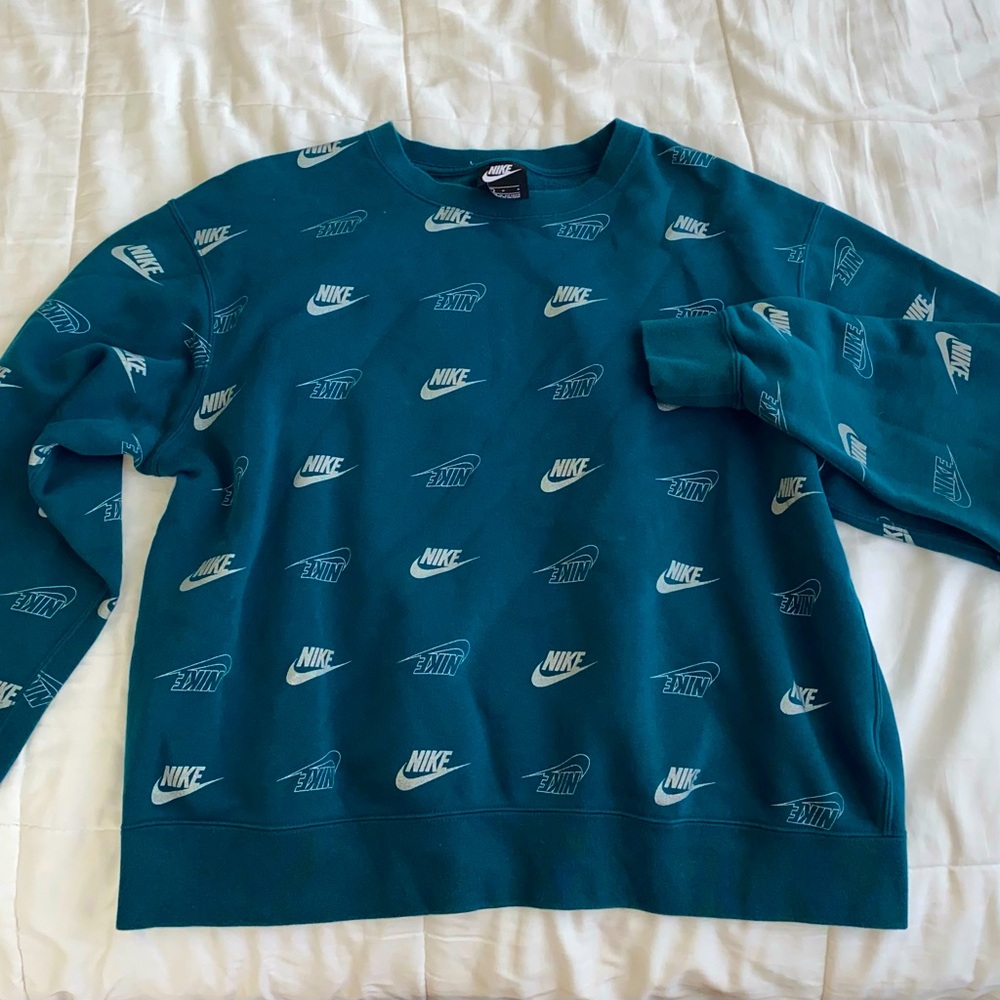 Nike emerald green crewneck. perfect condition. size large